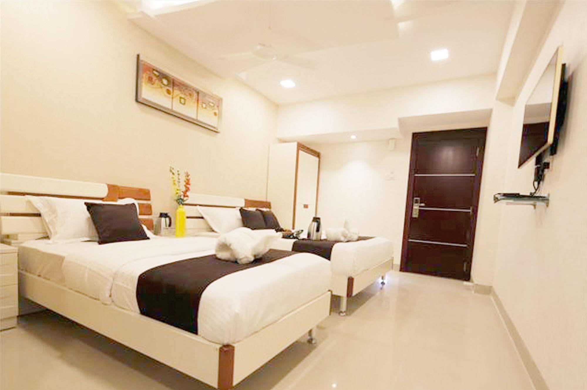 Отель Fabexpress Annex Executive Andheri East Мумбаи Экстерьер фото