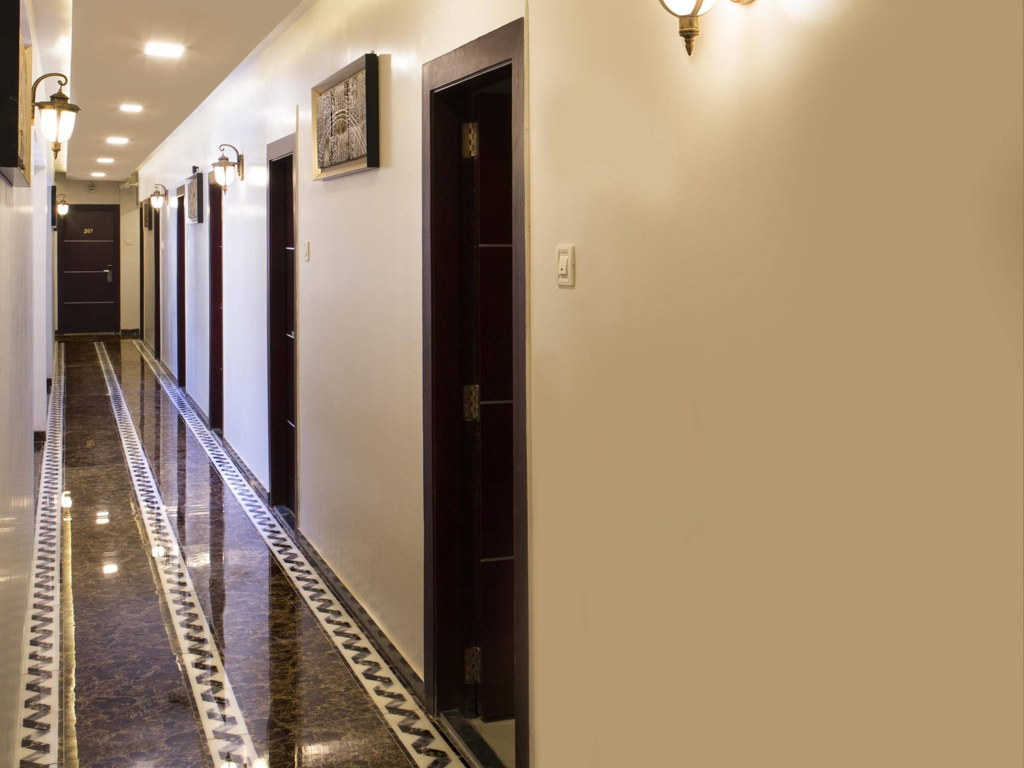 Отель Fabexpress Annex Executive Andheri East Мумбаи Экстерьер фото