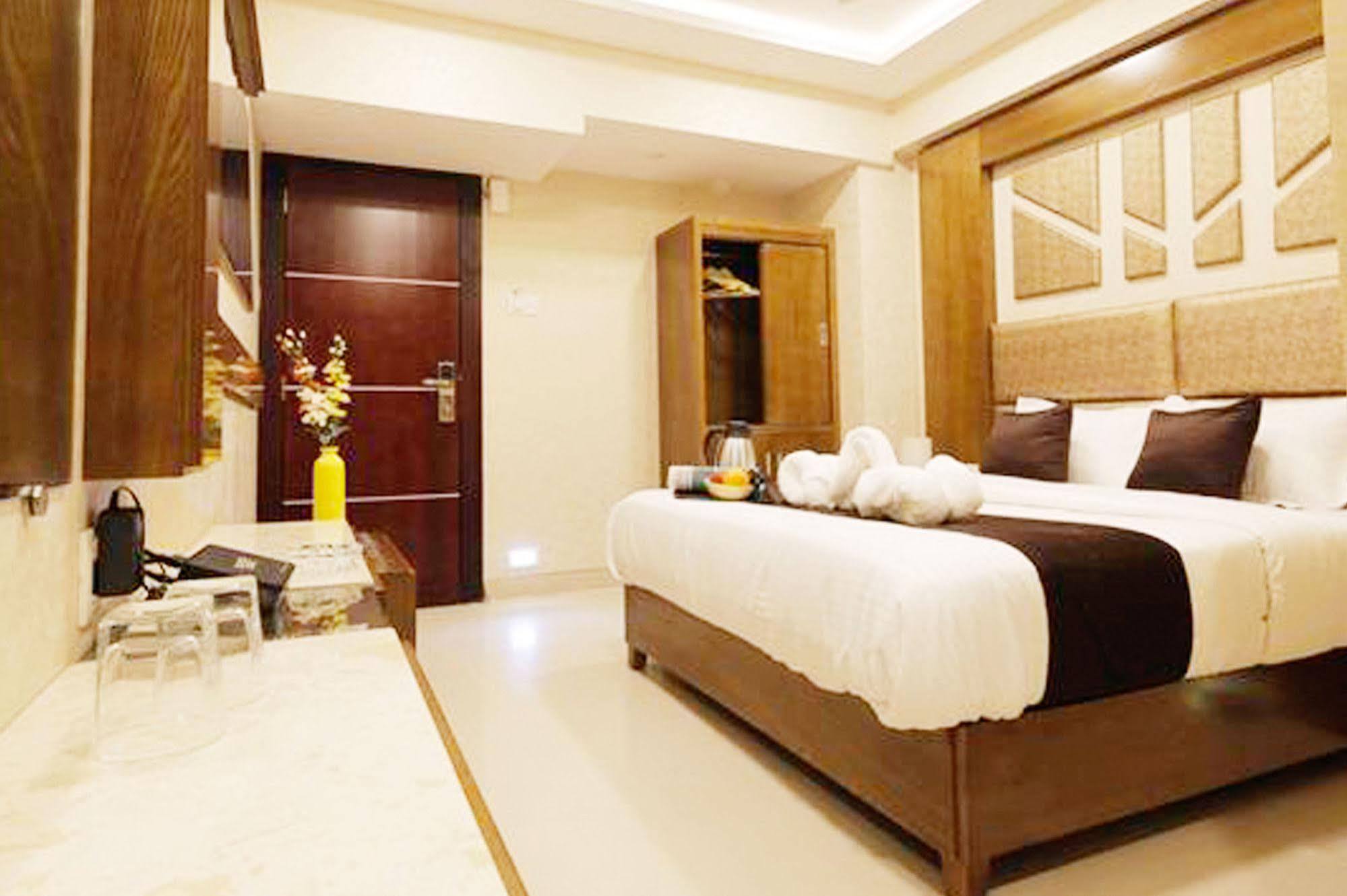 Отель Fabexpress Annex Executive Andheri East Мумбаи Экстерьер фото