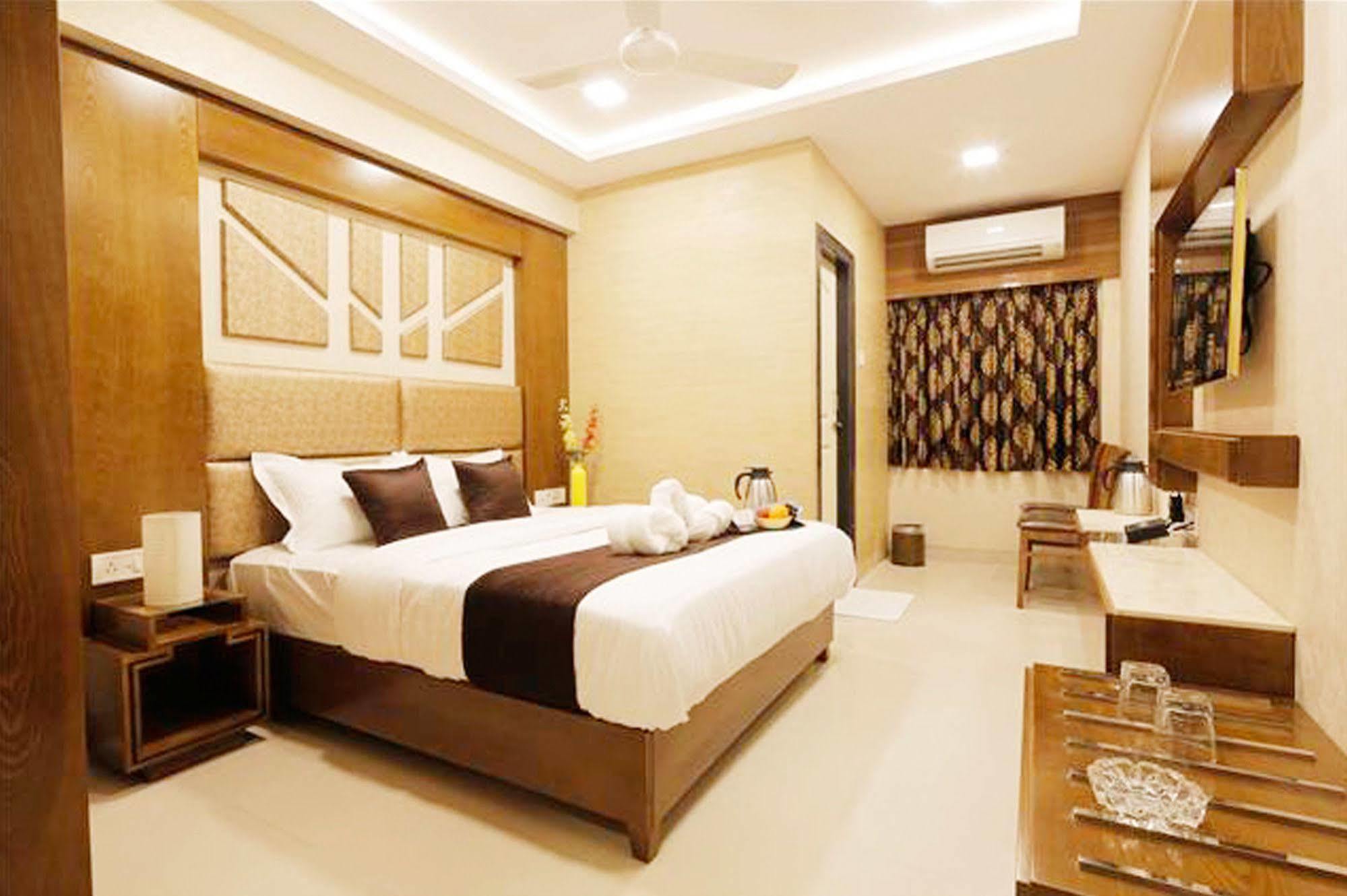 Отель Fabexpress Annex Executive Andheri East Мумбаи Экстерьер фото