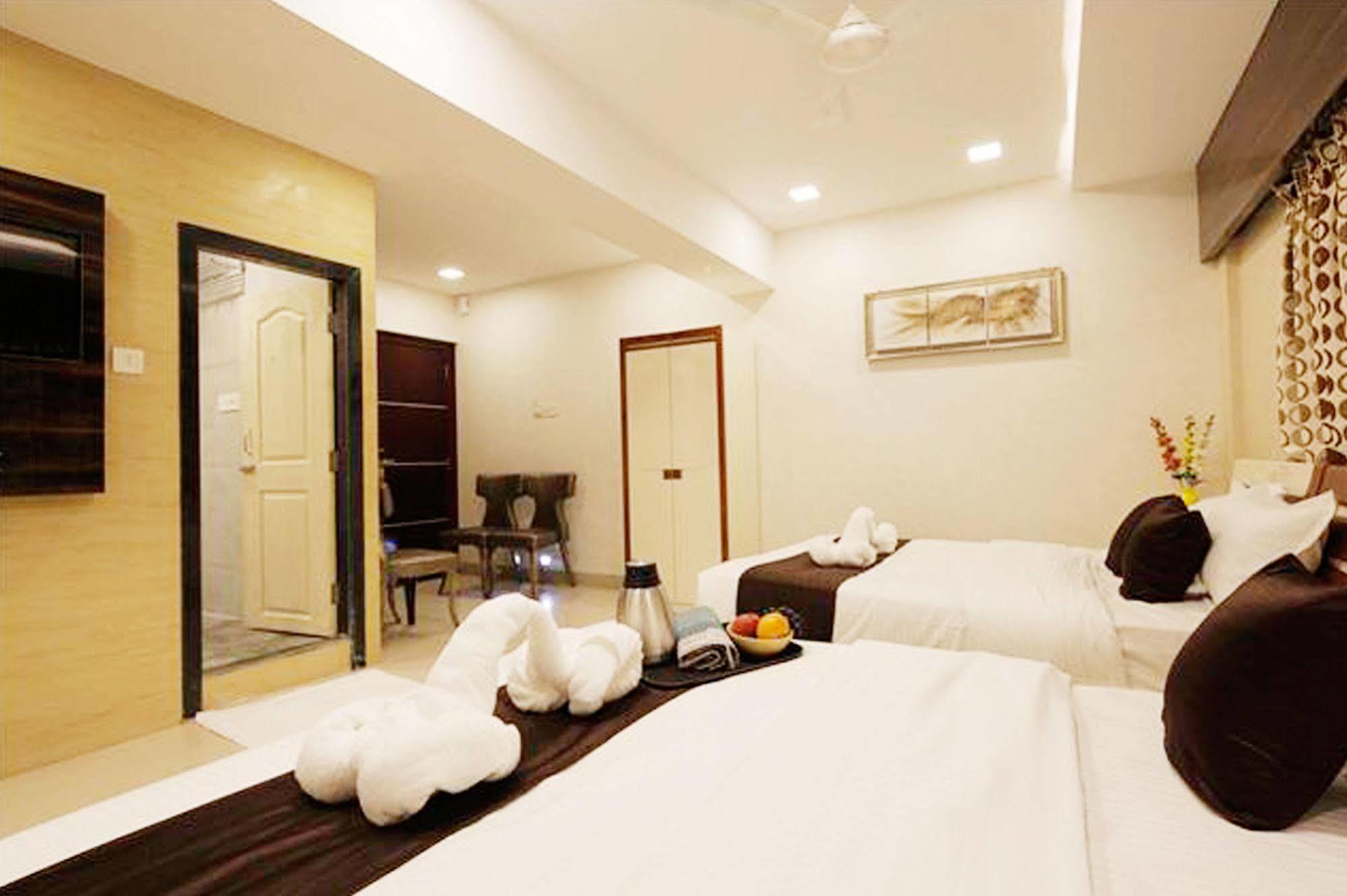 Отель Fabexpress Annex Executive Andheri East Мумбаи Экстерьер фото
